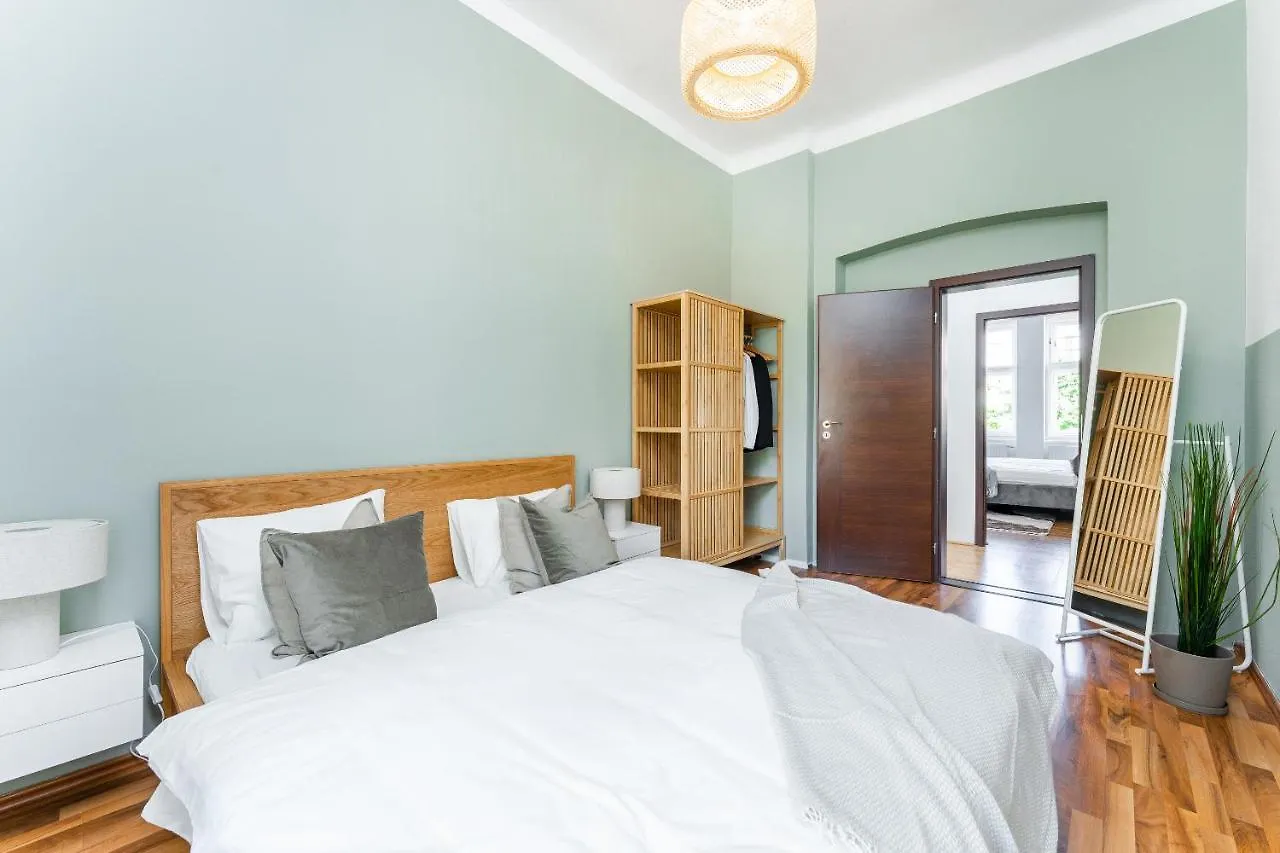 Spacious Apartment Near Prague Center